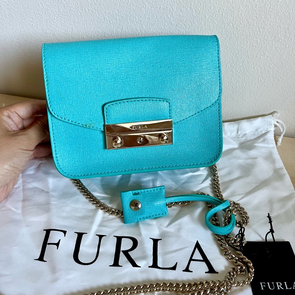 NWT FURLA Julia Sky Blue Saffiano Leather crossbody Bag with Key/Lock design